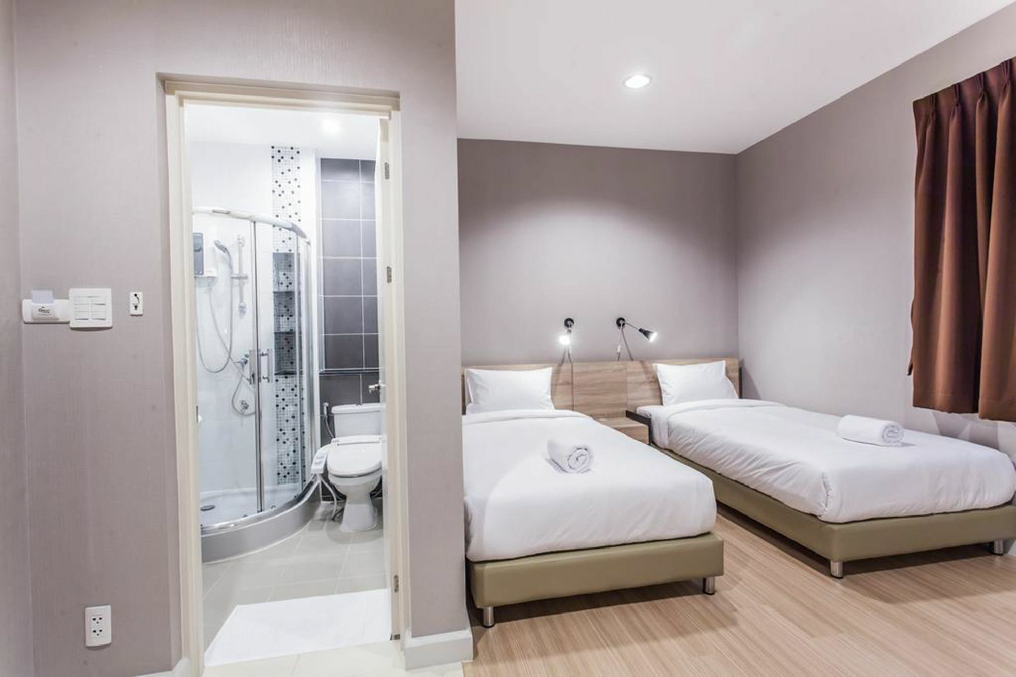 Morino Hotel Si Racha Extérieur photo